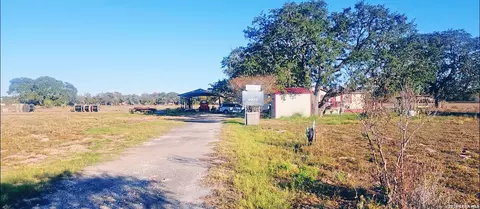 375 Cr 6723, Natalia, TX 78059