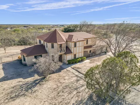 126 Packsaddle Cir, Del Rio, TX 78840