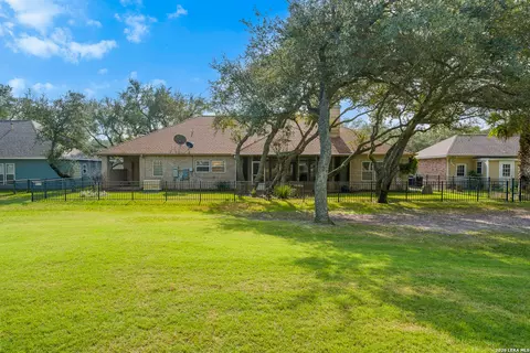104 Peachtree, Rockport, TX 78382
