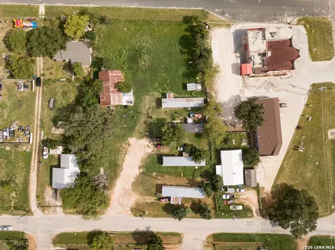 1804 Sutherland Spgs, Floresville, TX 78114