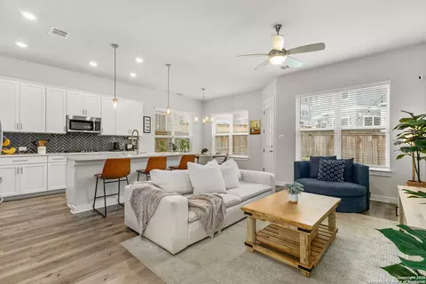 5843 Whitby UNIT 33, San Antonio, TX 78240