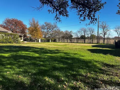 2848 E Rock Barn Dr, Kerrville, TX 78028