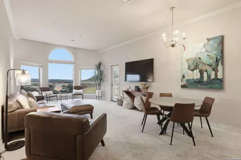 20 E Tapatio Dr #302, Boerne, TX 78006