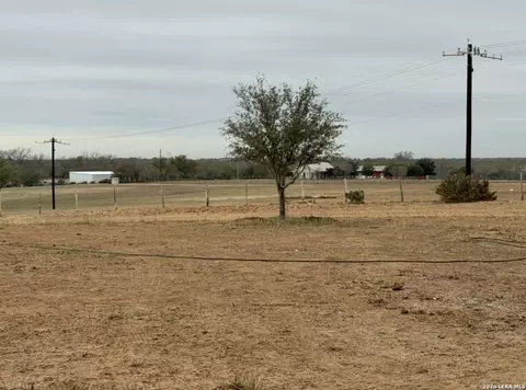 220 County Road 220, Floresville, TX 78114