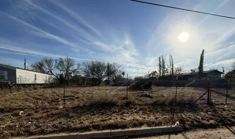 405 E Miller, Dilley, TX 78017