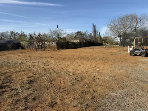404 E Hugo, Dilley, TX 78017 photo 5