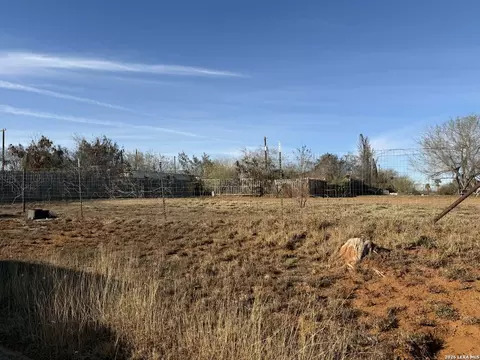 404 E Hugo, Dilley, TX 78017