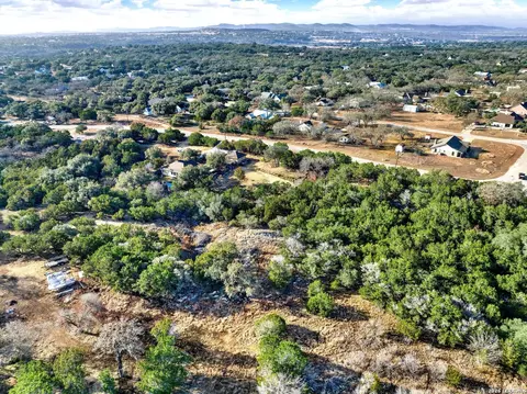 145 Elm Dr, Bandera, TX 78003