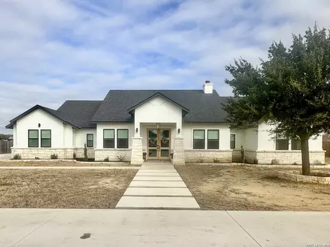 109 W Medium Mdw, Lytle, TX 78052