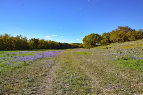 482 Wingert Rd, Junction, TX 76849