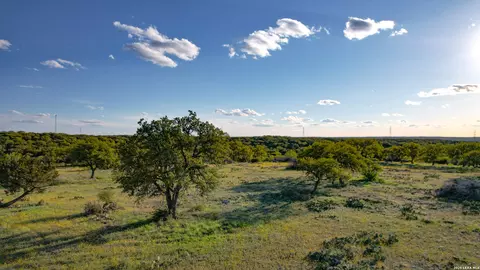 482 Wingert Rd, Junction, TX 76849 photo 4