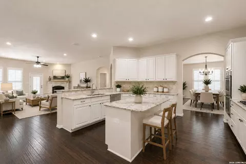 112 Hagen Dr, Boerne, TX 78006