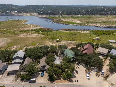 920 Pebble Bch Dr NW, Lakehills, TX 78063