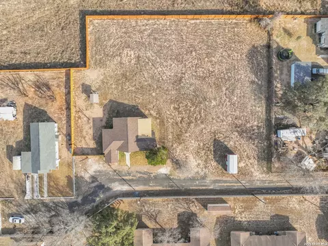 View/Area - 523 Rossville # A, Devine, TX 78016 photo 9 of 12