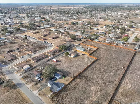 View/Area - 523 Rossville # A, Devine, TX 78016 photo 6 of 12