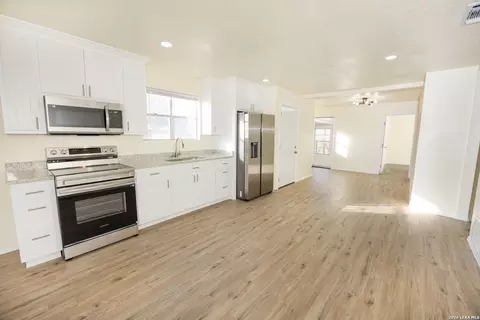 Kitchen - 523 Rossville # A, Devine, TX 78016 photo 1 of 1