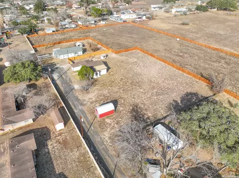 View/Area - 523 Rossville # A, Devine, TX 78016 photo 4 of 12