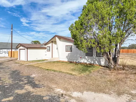 Other - 523 Rossville # A, Devine, TX 78016 photo 6 of 6