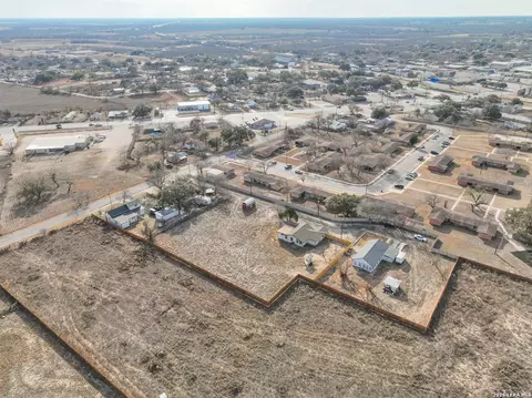View/Area - 523 Rossville # A, Devine, TX 78016 photo 7 of 12