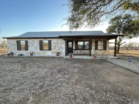 5431 State Highway 173, Devine, TX 78016