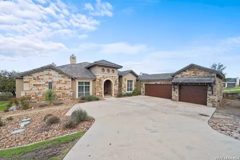 538 Oak Shores Dr, Canyon Lake, TX 78133