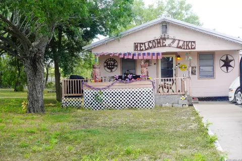 115 Lake Ter, Lake City, TX 78368