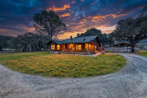 969 Walter White Ranch Rd, Leakey, TX 78873