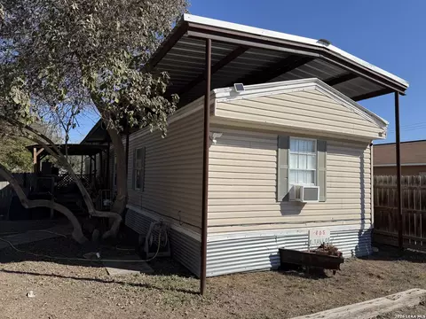409 E Tullos, Three Rivers, TX 78071 photo 2