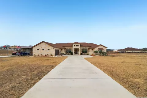 311 Abrego Lk, Floresville, TX 78114