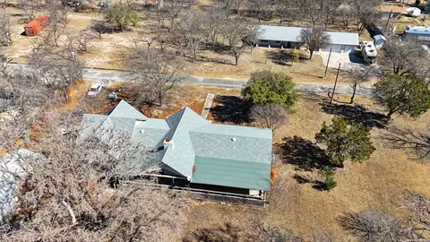 196 Canal Cir, Rio Frio, TX 78879
