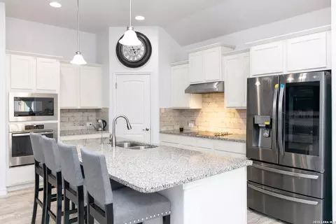 104 Fairway, Floresville, TX 78114