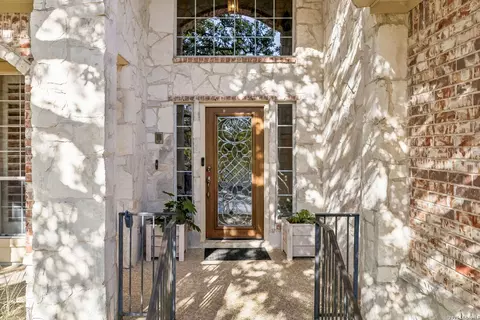 611 Enchanted Way, San Antonio, TX 78260