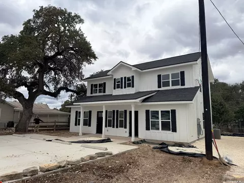 600 10th # A, Bandera, TX 78003