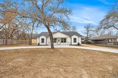 3811 Waterwood Pass, Elmendorf, TX 78112