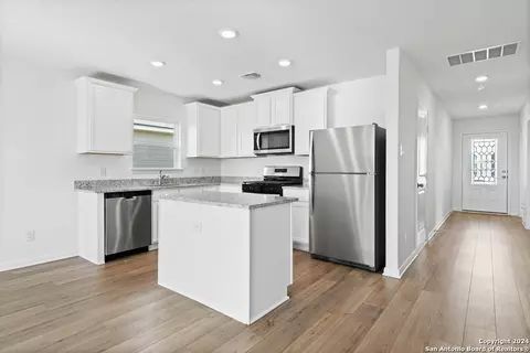10930 Lafayette Loop, Converse, TX 78109 photo 4