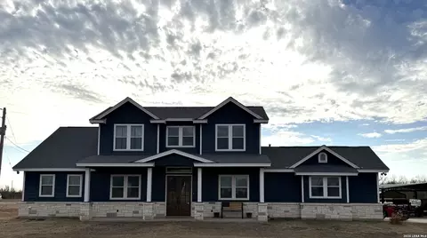 3727 N Us Highway 83, Crystal City, TX 78839