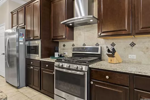 2106 Silent Fox, San Antonio, TX 78260