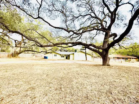 25 Sunrise Dr, Pleasanton, TX 78064