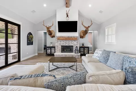 Living - 32139 Giboney, Hempstead, TX 77445 photo 2 of 5