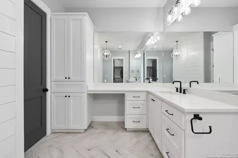 Bath - 32139 Giboney, Hempstead, TX 77445 photo 6 of 16