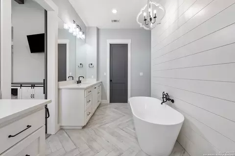 Bath - 32139 Giboney, Hempstead, TX 77445 photo 1 of 16
