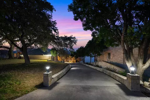 985 Janet, Canyon Lake, TX 78133