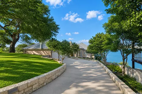 985 Janet, Canyon Lake, TX 78133