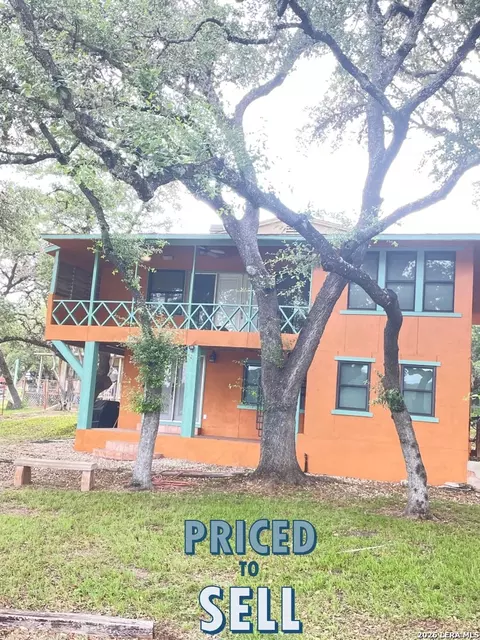 781 Lookout Dr, Lakehills, TX 78063