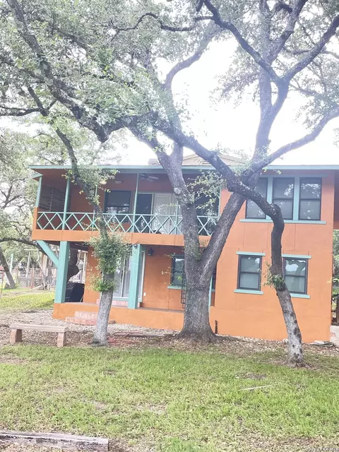 781 Lookout Dr, Lakehills, TX 78063