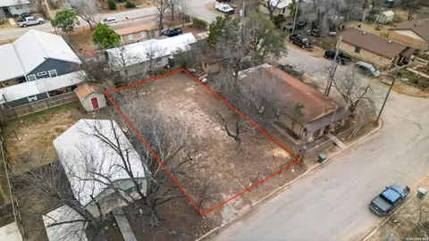 527 Juarez, Uvalde, TX 78801