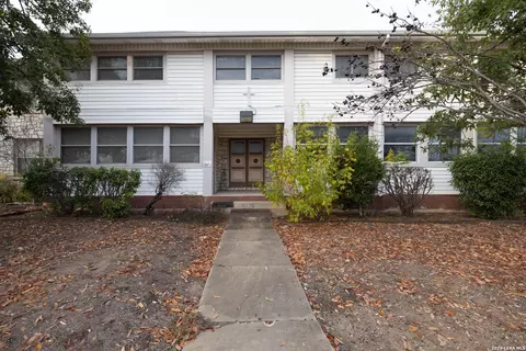 543 Club Dr, San Antonio, TX 78201