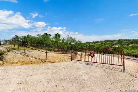 472 Stallion Estates Dr, Spring Branch, TX 78070 photo 4