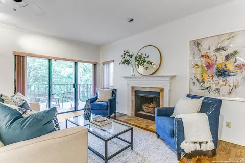 1022 Navarro #306, San Antonio, TX 78205