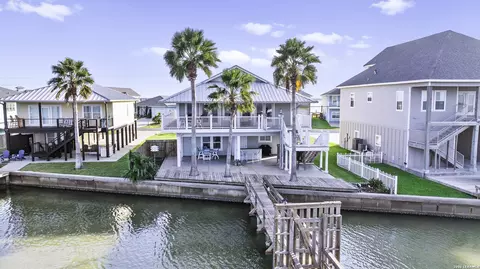 70 Copano Rdg, Rockport, TX 78382